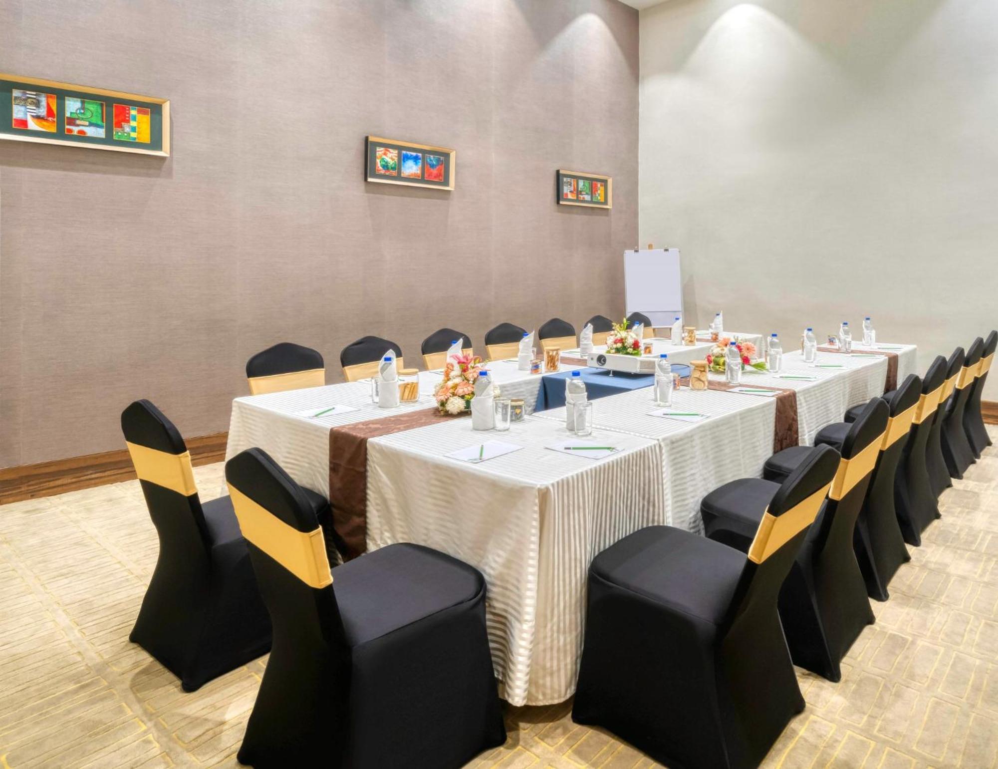 Holiday Inn Kolkata Airport By Ihg ภายนอก รูปภาพ